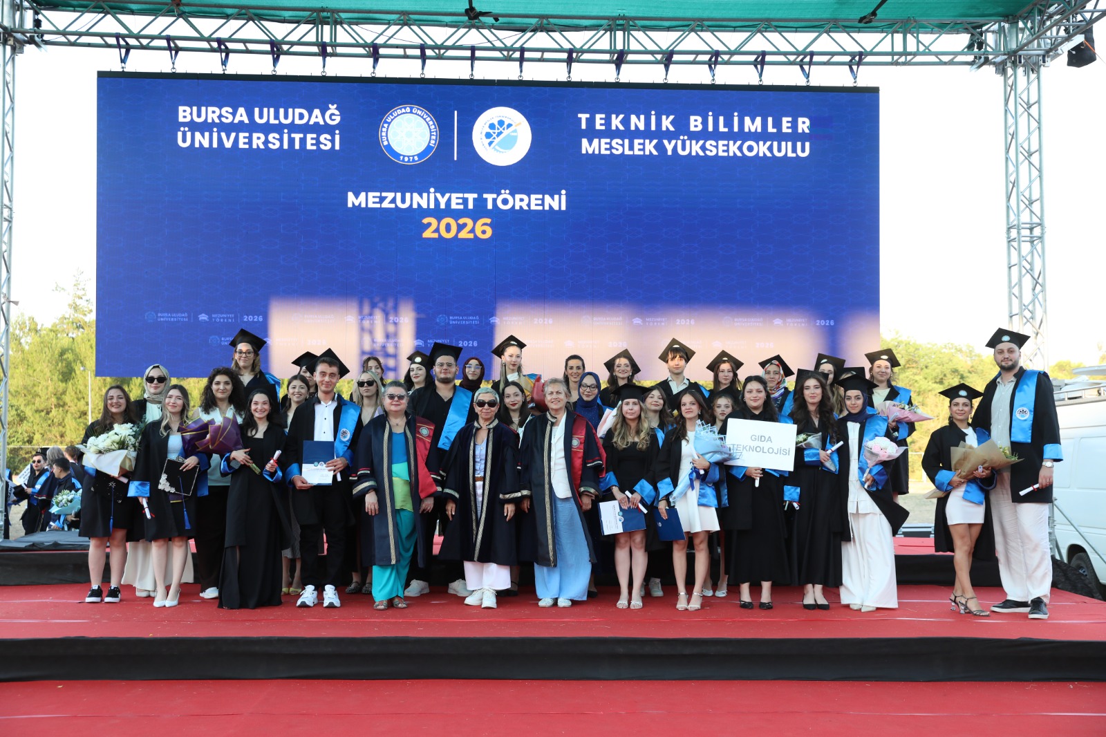 Bursa Uludağ Üniversitesi Teknik Bilimler Meslek Yüksekokulu'nda Mezuniyet Coşkusu
